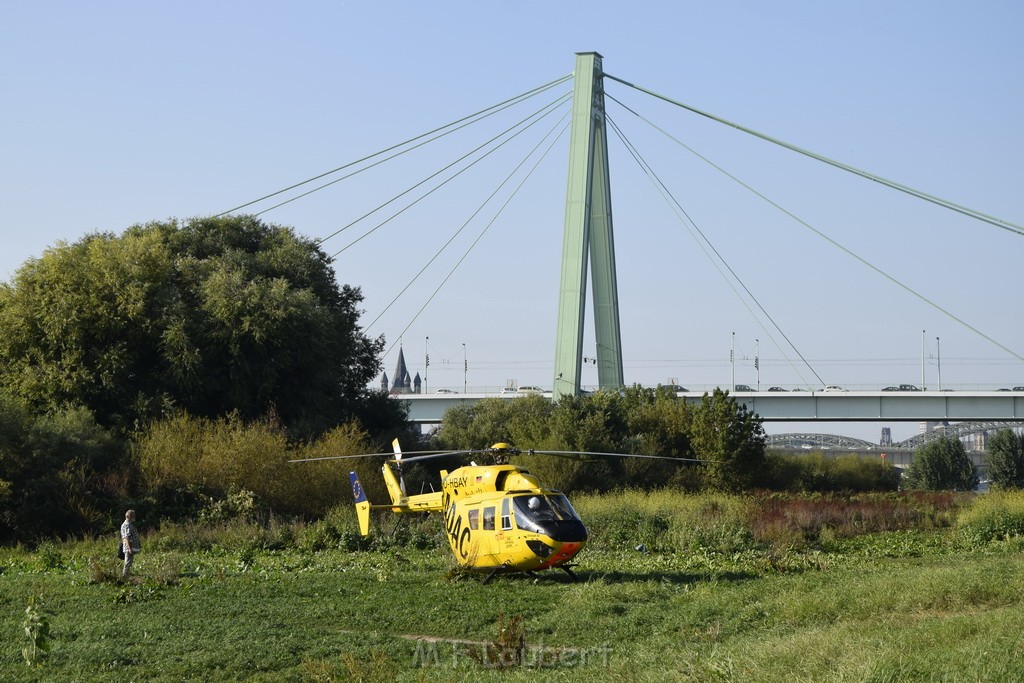 PRhein Koeln Deutz gesprungen Hohenzollern Bruecke Kein Suizid P11.JPG - Miklos Laubert